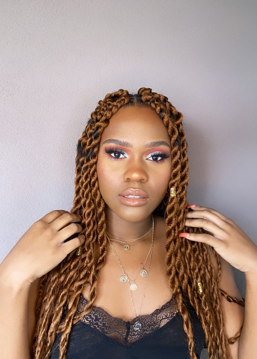 inas_beauty0's tweet photo. Cut Crease ✍🏾✨ #makeup #makeupartist #makeupaddict #makeupartistsworldwide #makeuponfleek #makeuponpoint #makeuplover #makeupoftheday #makeupslaves #glow #glowymakeup #glowyskin #nyxcosmetics #nyxcosmeticsfrance #fentybeauty #maquillage #chanelcosmetics https://t.co/jMhYt9MNZ3