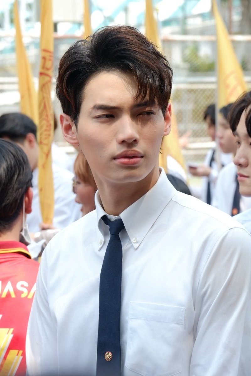 The one who takes these pictures tweeted that they met Win for the first time and Win is really handsome  #winmetawincr. bwinainin