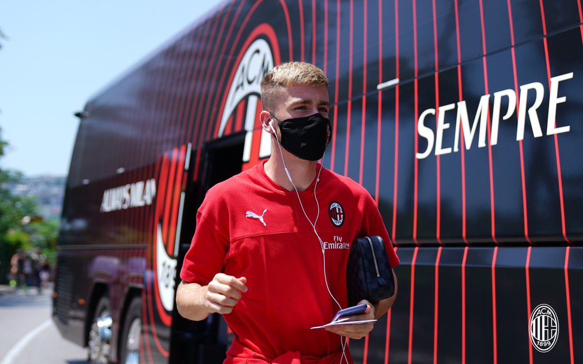 Napoli awaits 🏟️
Si parte! 🛩️
#SempreMilan #NapoliMilan