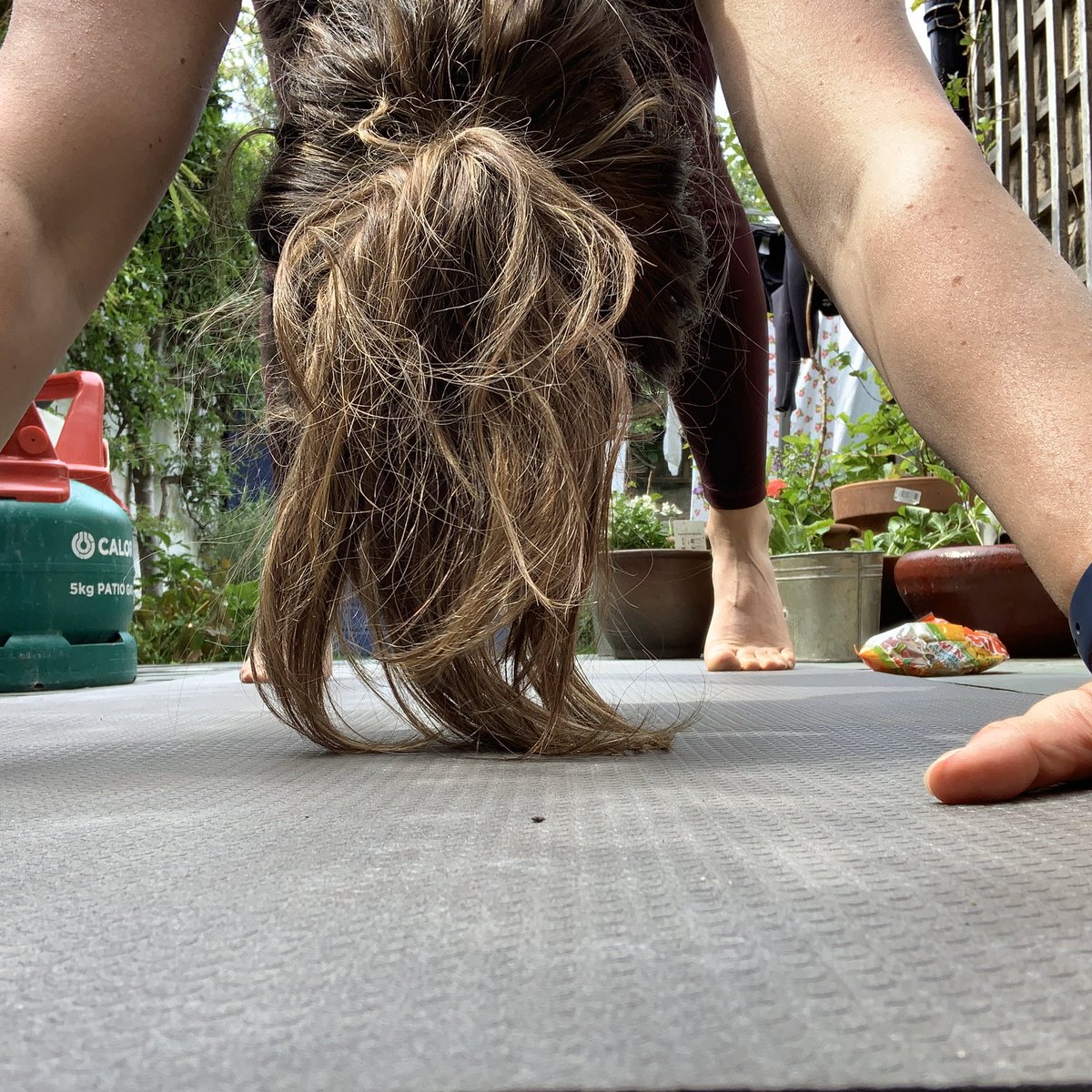linsaybee's tweet photo. Sunny weekend = a 1km Koch swim, 5k run and some yoga. Still seem to go high after despite cold shower and warm downs and this stretching 🤷🏻‍♀️ so just trying out a 130% basal for an hour or 2 and see what that does... @_diabetes101 @1Paulcoker #RunDMC25K https://t.co/c0ioAAlHoc