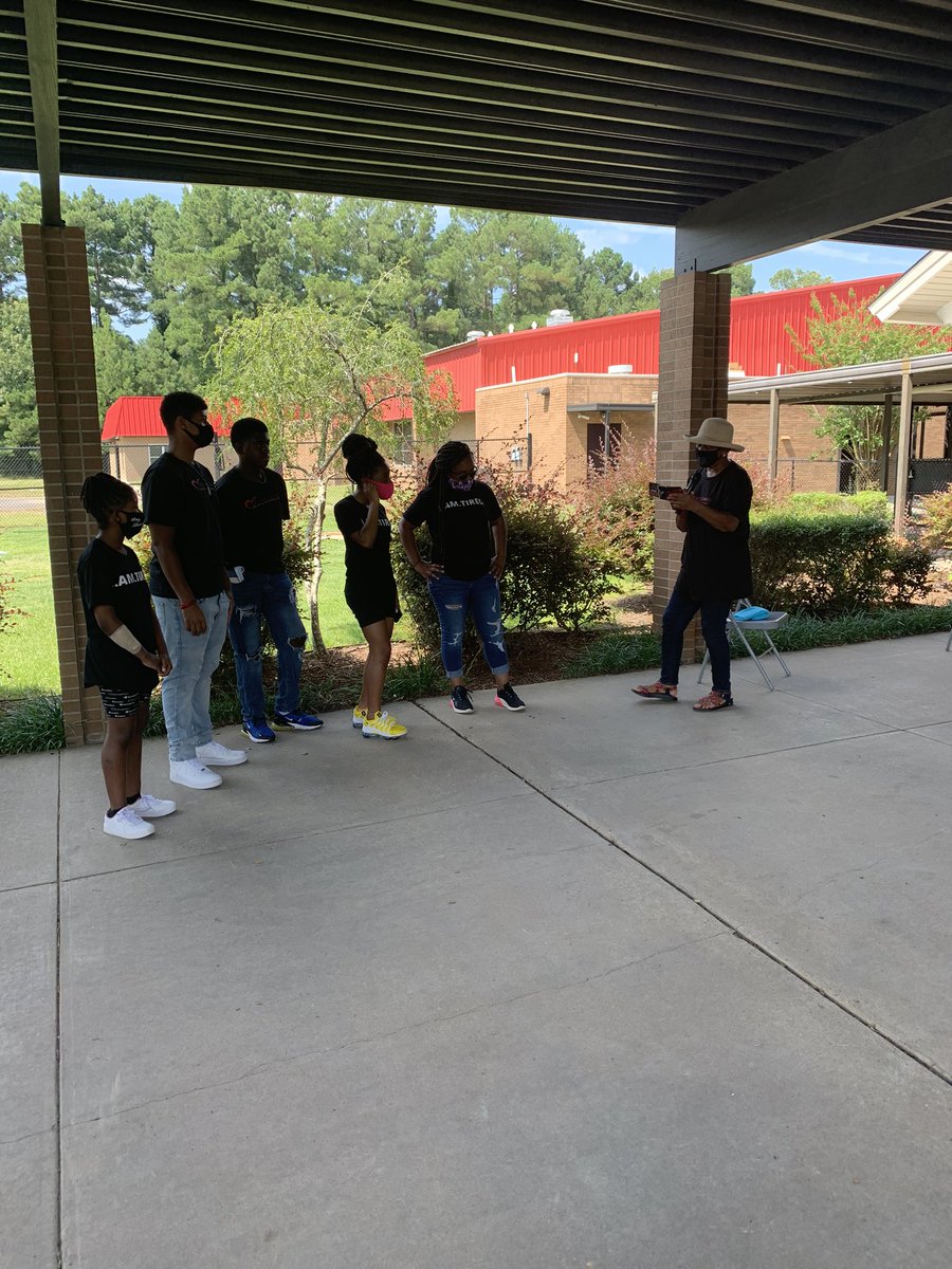 SPBHPrep's tweet photo. The @SPBHPrep  @AspirePineBluff Family came together to meet with #MayorWashington and @cityofpinebluff  to emphasize our role in the community.  Love the support on behalf of our future leaders. #Aspirethefuture #safe2020reopen #Studentvoice https://t.co/MKoqvtbm0b