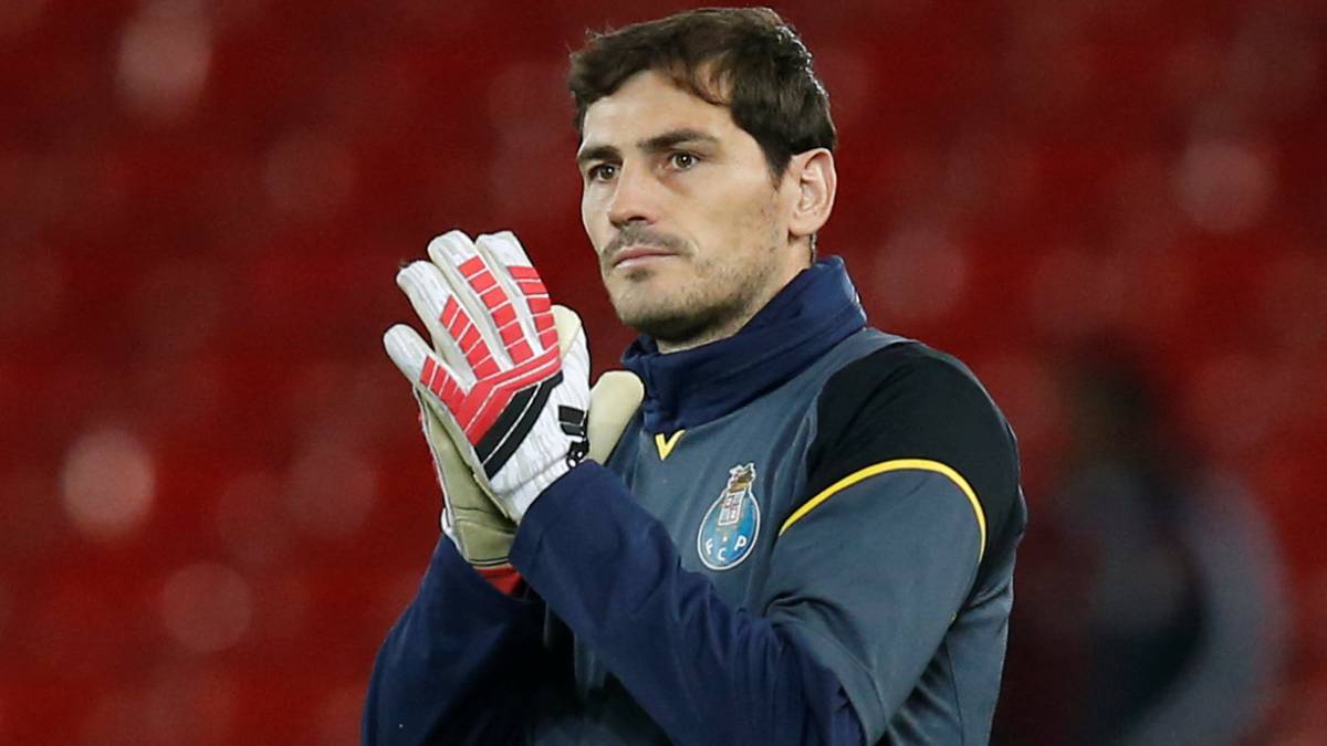 PedroMayo25's tweet photo. A todos nos gustaría verle un minuto más al menos vestido de corto.
Si médicamente no supone un riesgo, ojalá pueda despedirse en el campo en alguno de los partidos de @PrimeiraLiga que le quedan al @FCPorto
--
#IkerCampeao #IkerCampeão https://t.co/Umwg0PRK1m