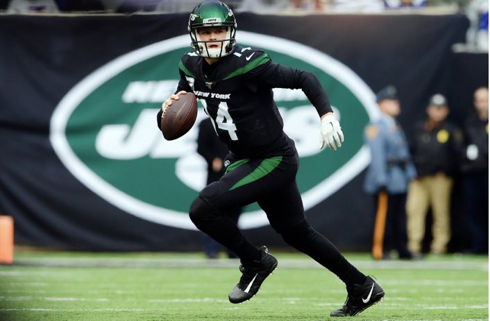  #QB30 - Sam DarnoldOne of the more curious young QBs in the NFL. Lamented for accuracy issues early in his career, he’s improved year on year and is now looking a more competent starter. Arguably, landing with the  #Jets with a poor supporting cast is hindering his development.