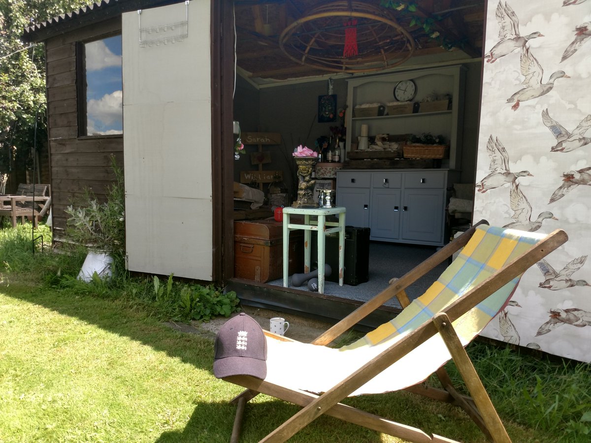vvill_iam's tweet photo. Thanks for keeping those like me advised to stay at home entertained #vulnerable #COVID19 🏏
Bowling practice, pavilion open, stumps ordered, cat at silly point! @bbctms @TridentSportsX @AlisonMitchell @MichaelVaughan @isaguha @philtufnell #ENGvWI @windiescricket @englandcricket https://t.co/0t7w3fyQpf