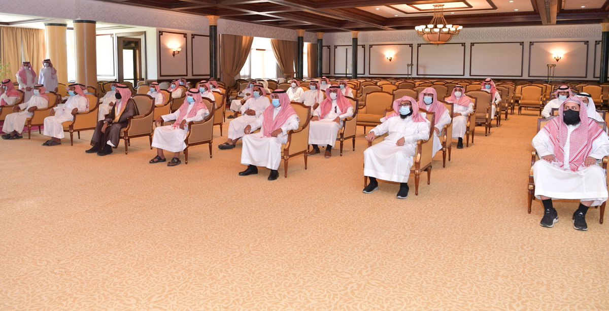 TabukPrincipal's tweet photo. سمو أمير منطقة #تبوك خلال تسليمه دفعة جديدة من التعويضات المالية لأصحاب العقارات الواقعة ضمن نطاق المرحلة الأولى من مشروع #نيوم https://t.co/yvtu6uMMcZ