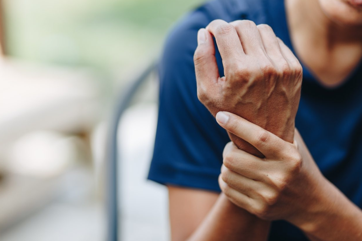 _SmartCBD's tweet photo. SUNDAY READ | Everything you need to know about CBD and arthritis pain 

Read here ➡️ https://t.co/GpuqBRVGtK

#CBD #CBDandArthritis #CBDPain #CBDandPain #CBDPain #Hemp #CBDOil https://t.co/Kviv9DHWXG