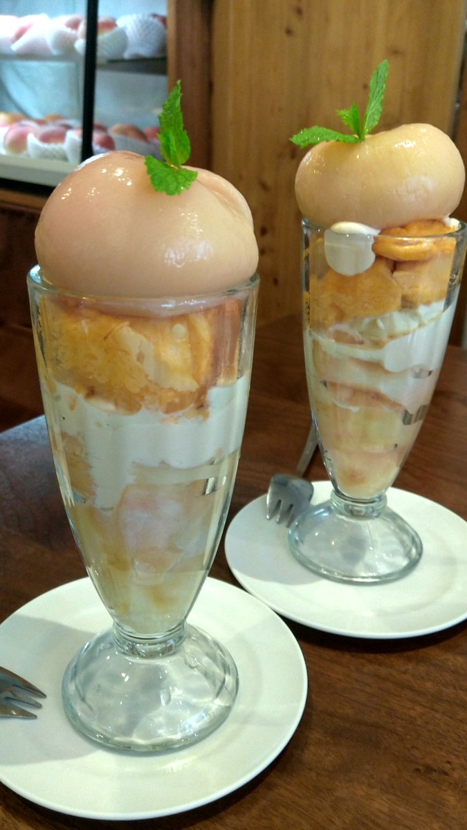 AimerHyt's tweet photo. 今日は至福の時間を過ごしました😋
フレンチトースト専門店で桃パフェ。桃の下にフレンチトーストが入っていて、ボリュームも満点❗️
#cafefate https://t.co/D97l2xGH7B