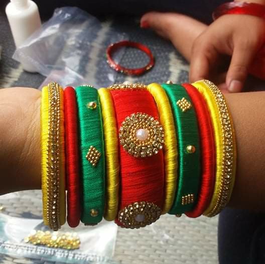 khadananda111's tweet photo. 💐🌻🌺🌹💐🌸SRAWAN SPECIAL 🌺🌹🌻🌼🌷🌸💐
silk thread र beads/ pearls बाट बनाइएका earrings,bangles & necklace set
Ready to be delivered
#silkthread #silkthreadjewellery
To order online! #Messenger #Viber #WhatsApp 9849047319 Choose colour and design of your choice !!😊😊 https://t.co/7hCMfGqVQq
