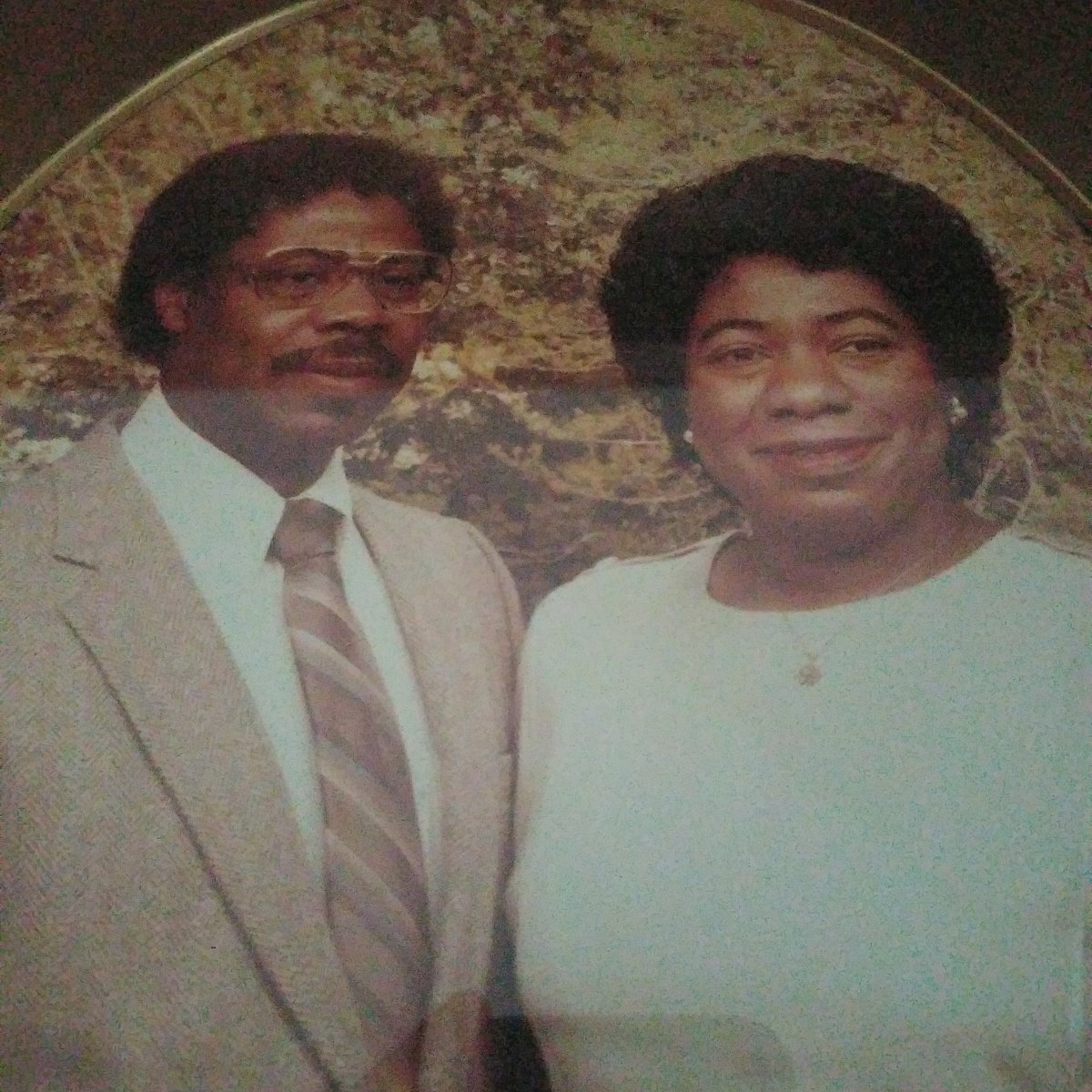 cdcdrum's tweet photo. Today would've been my parents' 56th wedding anniversary! 💔 #missingmymother #missingcharlottechatman https://t.co/u8yyiIGB0T