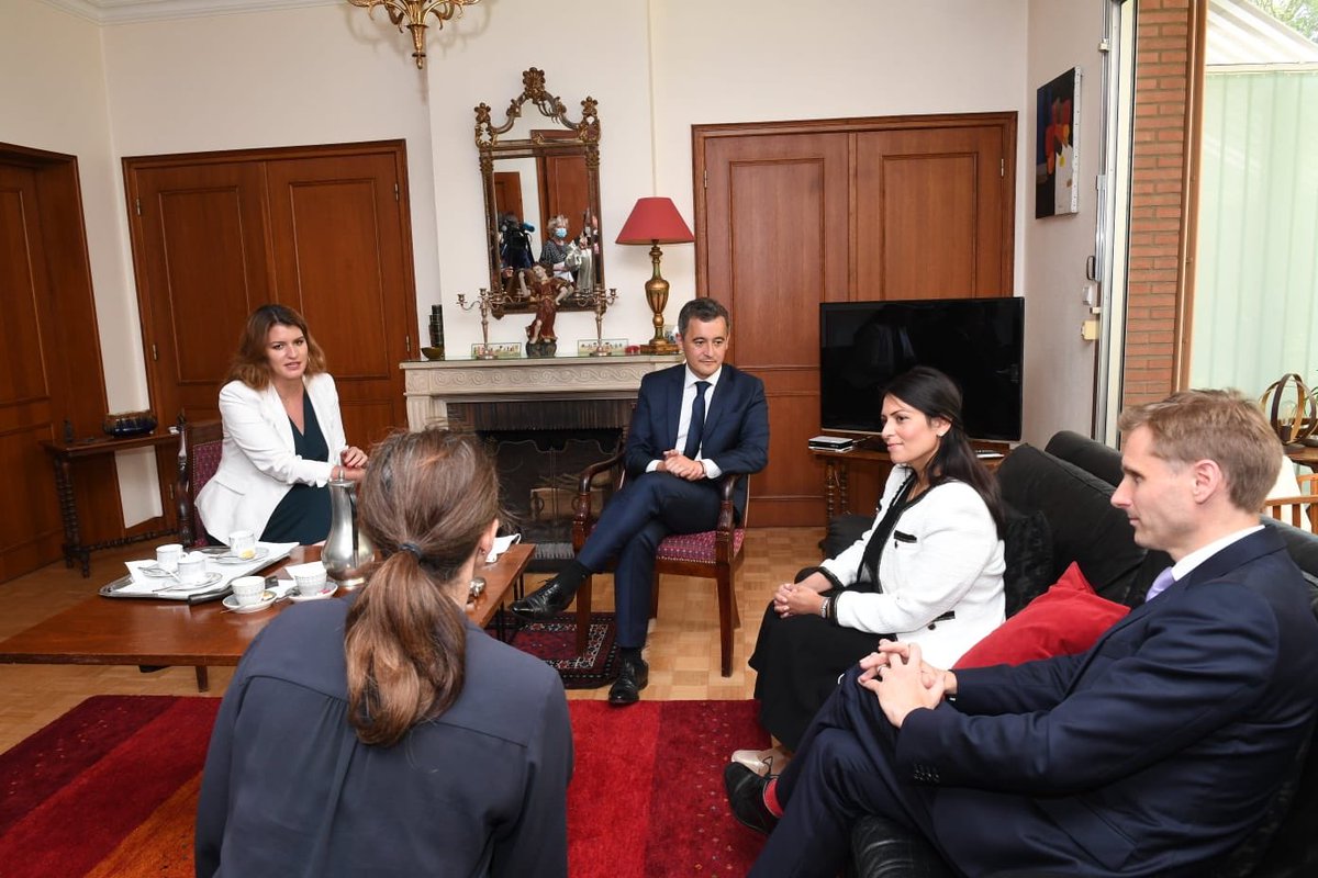 Gerald Darmanin On Twitter Heureux D Accueillir Mon Homologue Britannique Pritipatel Cet Apres Midi A Calais Ensemble Nous Devons Renforcer Notre Cooperation En Matiere De Securite Notamment Pour Lutter Contre Les Traversees Sauvages De