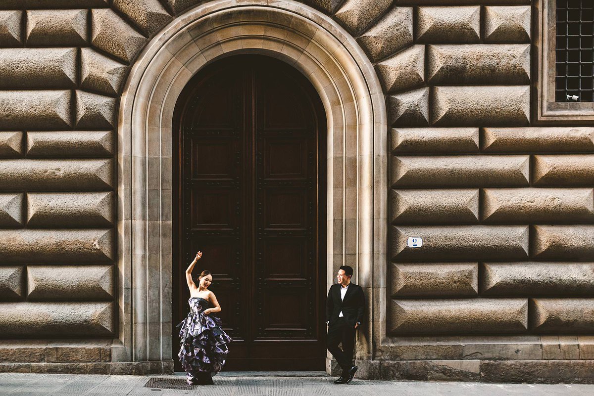 gabrielefani's tweet photo. If you’re about to get married in Italy, gift yourself with the most emotional engagement and wedding photos to treasure forever #CastelloIlPalagio #CastelloIlPalagioWedding #WeddingTuscany #WeddingCountryside #WeddingChianti #CastleWedding https://t.co/EGd02t4Bbd https://t.co/RjPKy3yHTy