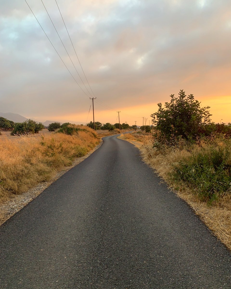 ozlem4ever's tweet photo. Long and winding road #landscape #summer #ThePhotoHour #colourphotography #photography #StayCreativeAtHome #iphoneography #iphoneXR #Kibris #Tatlisu #Cyprus #cyprusfromhome https://t.co/qZaCpR4Ku1