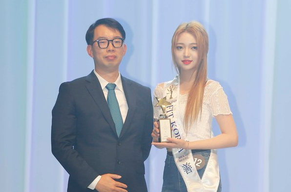 drmbridge_twt's tweet photo. 축하합니다.
핏코리아 선발대회 브랜드 모델 부분 선!!
TEL : 02-2668-0701 / FAX : 02-2668-0702
서울시 강서구 공항대로 659 도레미빌딩 5층 디알엠브릿지
#디알엠브릿지 #drmbridge #미디어브릿지 #mediabridge #비고라이브 #에이전시 #캔두 #안성환 #핏코리아 #패션위크 #홍다연 #브랜드모델 https://t.co/DPFbnHvHCO