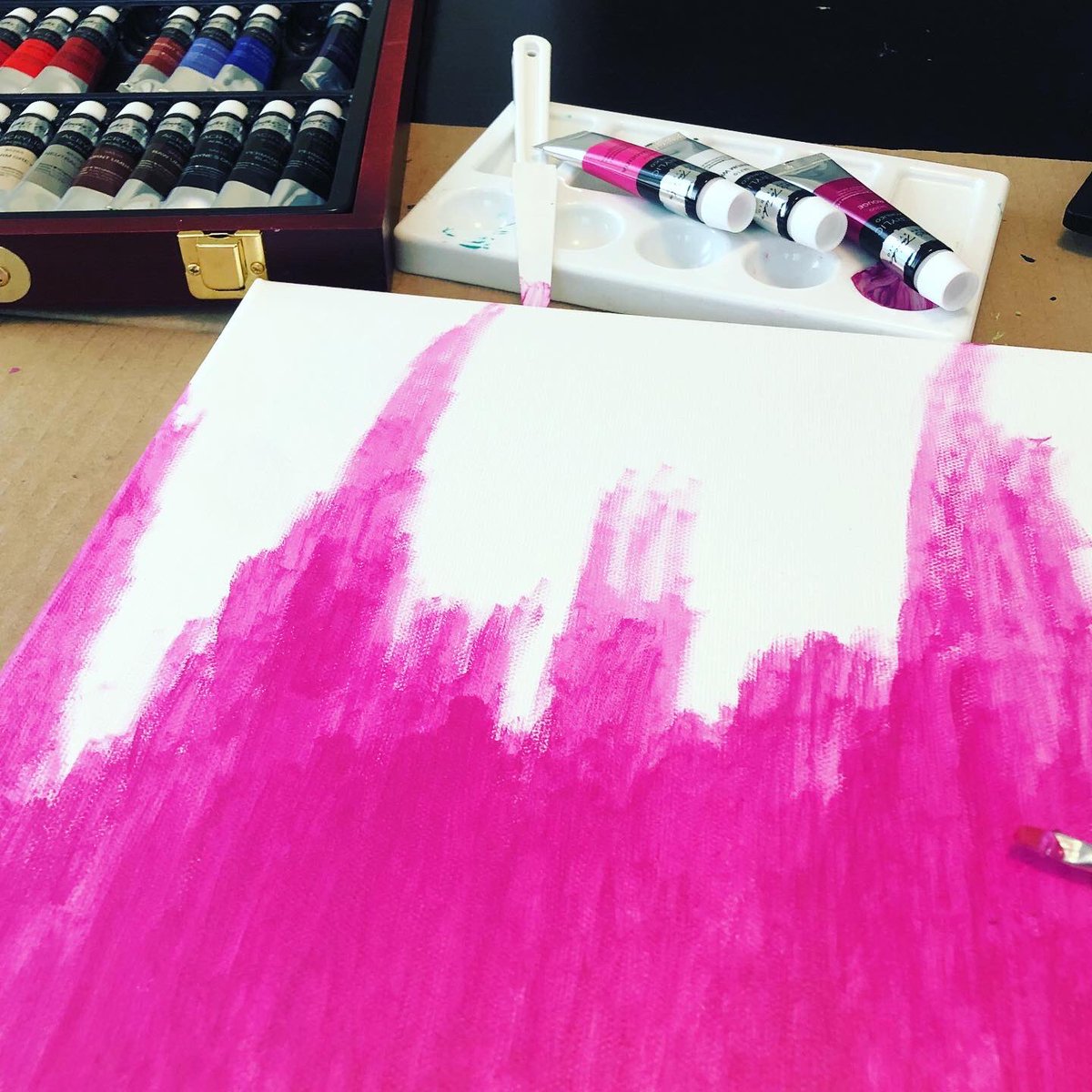 MadiVee2's tweet photo. New art in progress! #acrylicpainting #daybyday #lifeisart #AuroraBorealis https://t.co/Kx0LcK848j