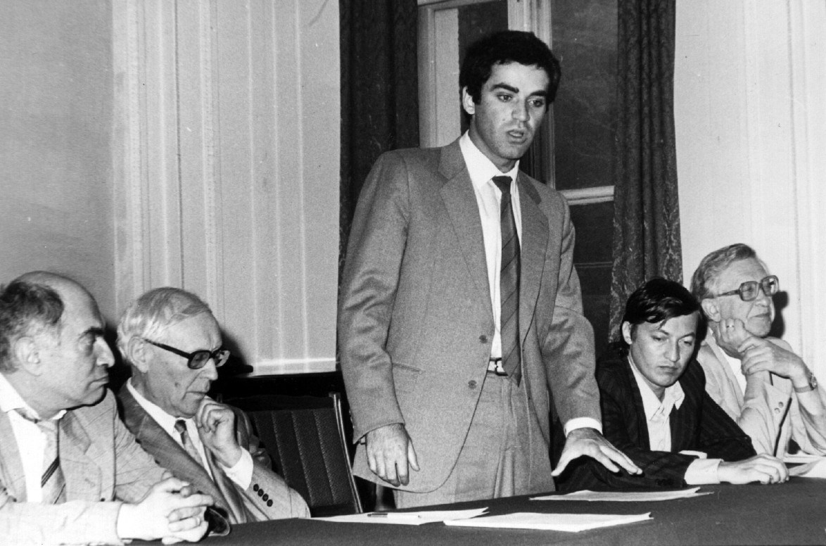 Douglas Griffin on X: Two photos from the epic 1985 World Championship  match between Anatoly Karpov and Garry Kasparov, which took place during  September-November in the Tchaikovsky Concert Hall in the Soviet