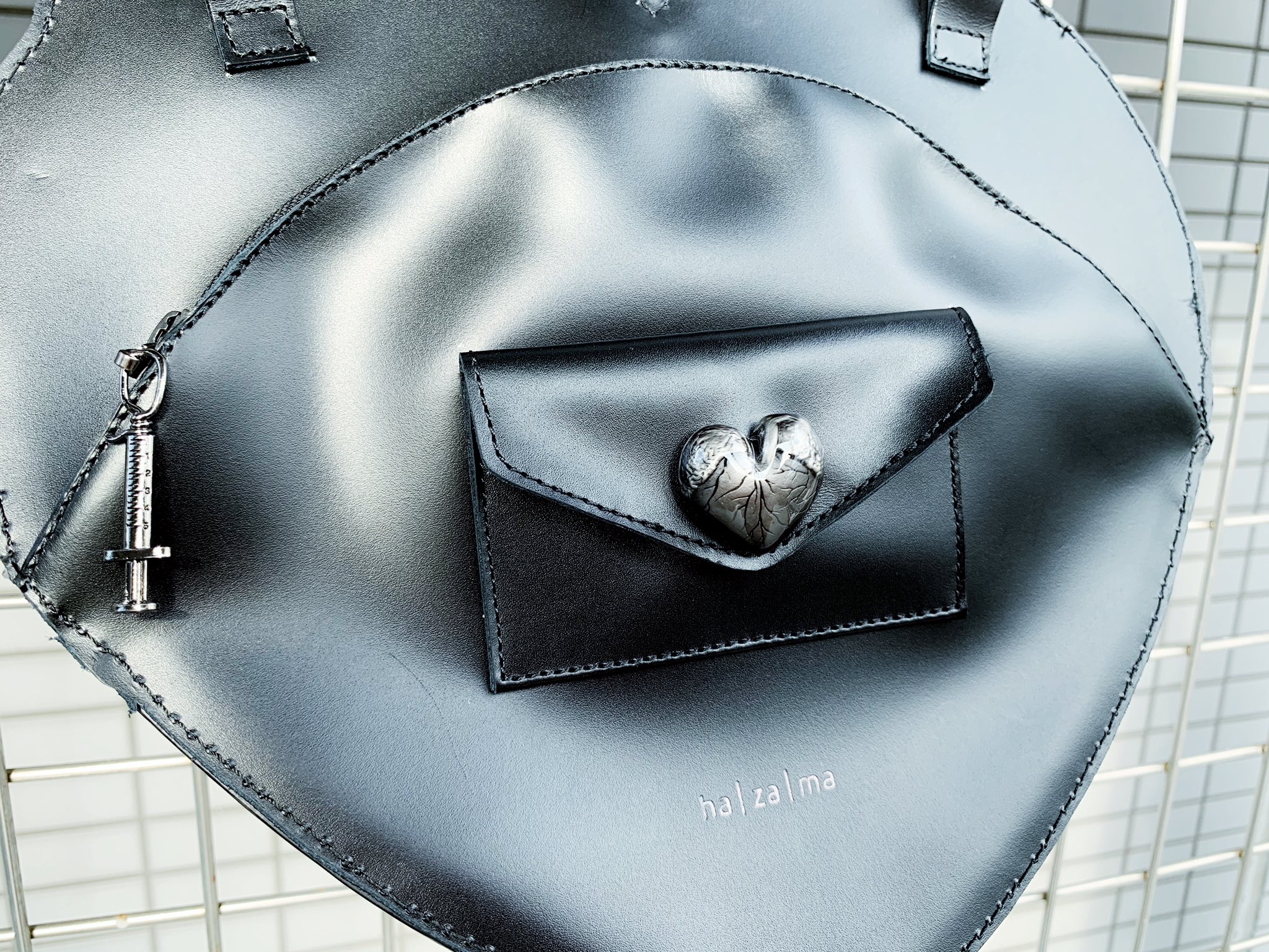 hazama 艶めく鼓動のショルダーバッグ 艶めく鼓動のショルダーバッグ