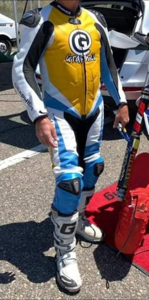 Grafopress_'s tweet photo. TUTA GRAFICA E TAGLIA STANDARD #pista #tute #suit #leather #grafica #design #personalizzazioni #moto #racing #motorcycle #GrafopressGraphics https://t.co/KW5PqW8fMW