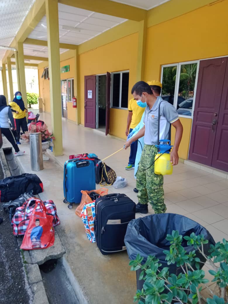 12 Julai 2020 : Pendaftaran &amp; Pembukaan Perasmian Kursus Asas RELA siri 4/2020 Zon Timur yang disempurnakan oleh Pegawai Latihan Luar PLRWT. Seramai 41 anggota RELA Zon Timur telah melapor diri untuk mengikuti kursus kali ini.

<a href="/relamalaysia/">relamalaysia</a> 
<a href="/kamarudin_rapig/">Kamarudin Mohd Rapig</a> 
<a href="/MiroIkwe/">AmirulIkhwan</a>