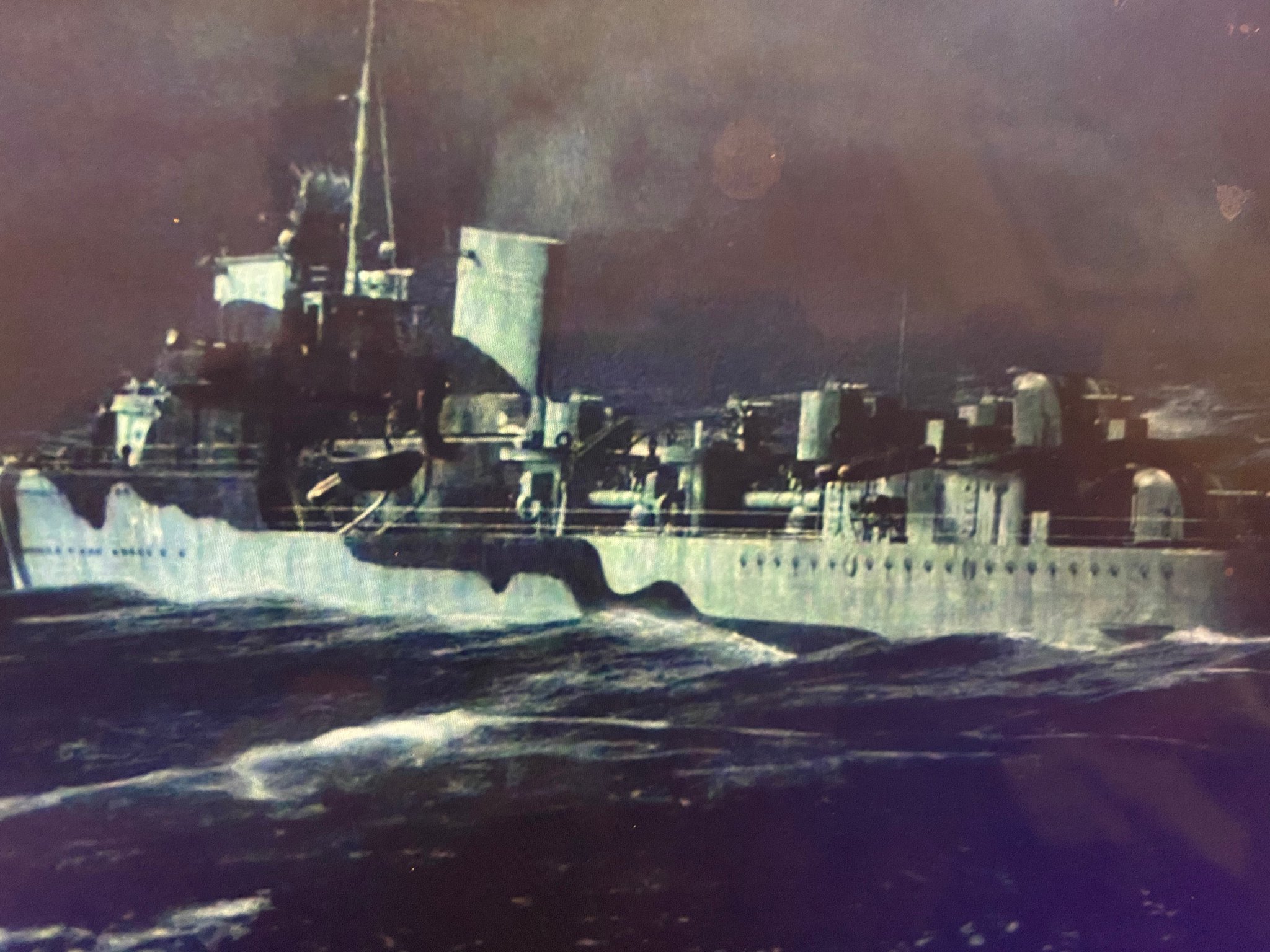 Armouredcarriers So Help Me Out Here In Greyhound We Meet Hms Eagle For A Few Frames As She Is Abandoned Four Twin Mounts Two Sets Of Torpedo Tubes Single Armouredcarriers So Help Me Out Here In Greyhound We Meet Hms Eagle For A Few Frames As She Is Abandoned Four Twin Mounts Two Sets Of Torpedo Tubes Single