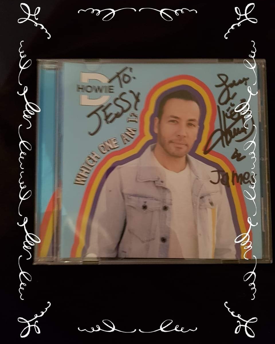 TeamHowieD_GER's tweet photo. Happy first Anniversary to,

 @howied and your Album "WHICH ONE AM I?"🎉🎉🎉.

it was a blessure to meet you and James last year in Berlin 💜

if you don't already have it go buy it....😉

#1Year #HOWIEGIRL #HowieD #howiedorough #WhichOneAmI https://t.co/I7ug7rVvAk