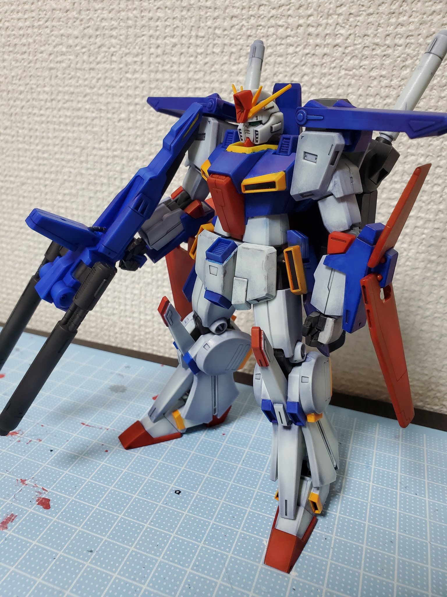 さんとりいちとび Hguc Zzガンダム完成です 作業は部分塗装 墨入れ つや消し リアルタッチマーカーでの汚しです つや消しと汚しの順番は逆の方が効率よかったかもですねー Zzなんでポージングはご勘弁をww ガンプラ ガンプラの画像を貼るとrtされ
