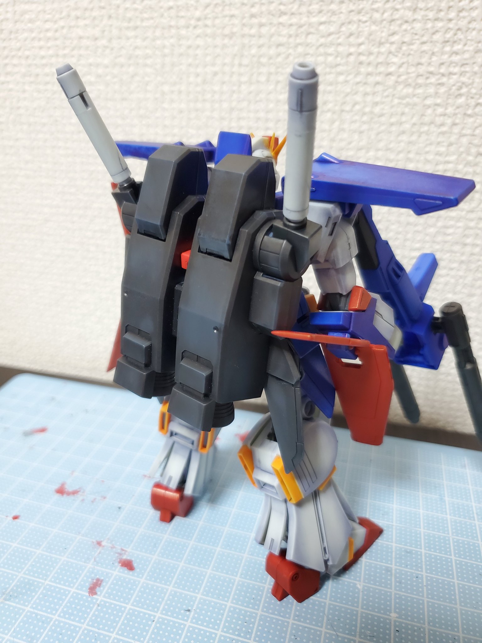 さんとりいちとび Hguc Zzガンダム完成です 作業は部分塗装 墨入れ つや消し リアルタッチマーカーでの汚しです つや消しと汚しの順番は逆の方が効率よかったかもですねー Zzなんでポージングはご勘弁をww ガンプラ ガンプラの画像を貼るとrtされ