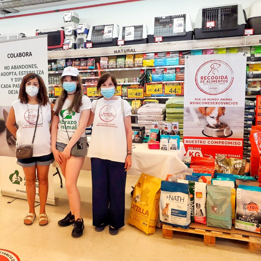 abrazo_animal's tweet photo. 💪 ¡213kg de alimentos conseguidos en @kiwoko Las Rozas!
Sábado pasado Kiwoko repitió el reto bajo el lema #sincomederosvacios. Estamos muy contentos 😃 con el resultado.
🙏 Gracias @kiwokofundacion y a a todos los que lo hicieron posible💚.
#donaciones #protectorasmadrid https://t.co/EIjwaVI4J9