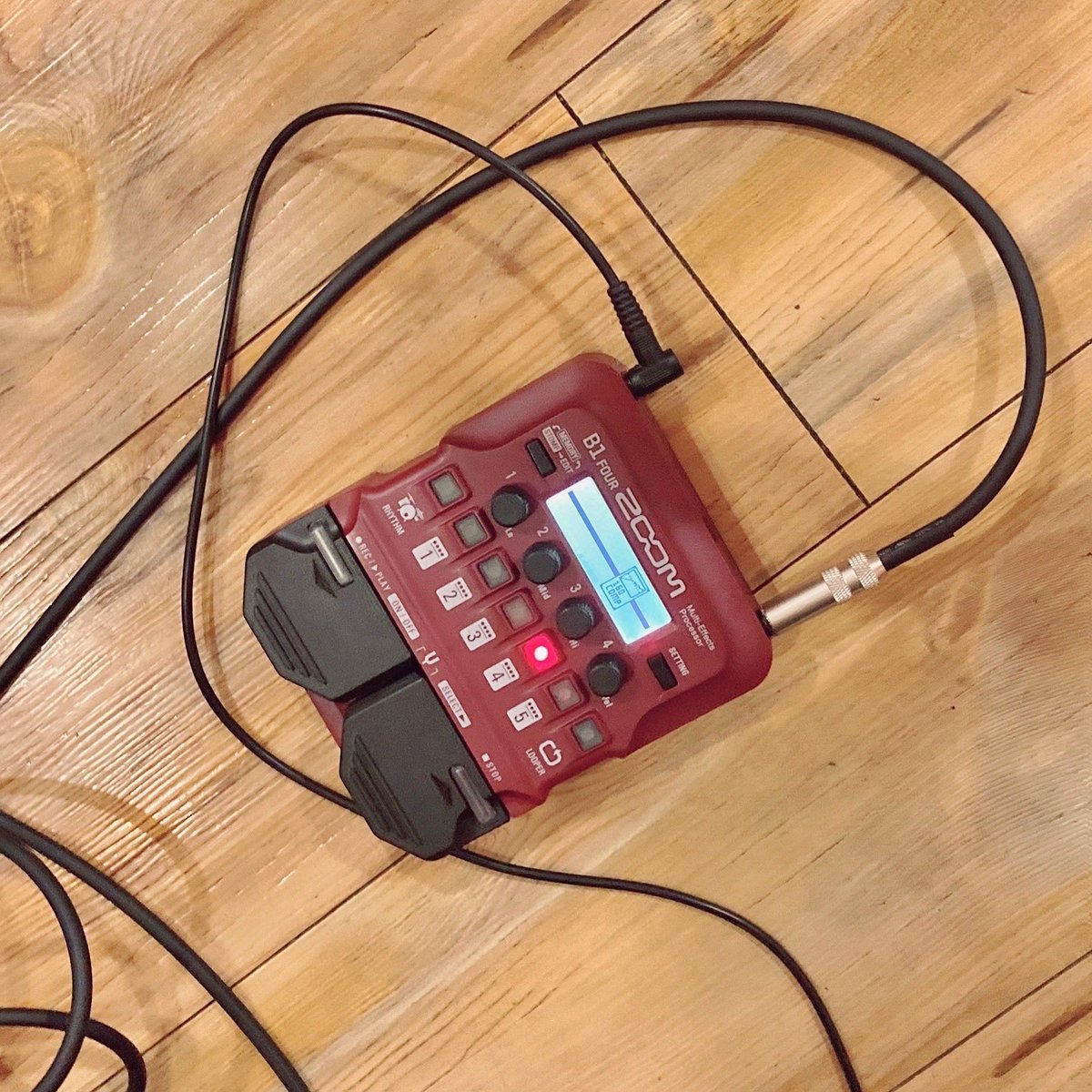 InnGather's tweet photo. Bass mulch effector🙌🏻

#新宿 #ベース  #ベーシスト #ロック #newinngather #jrock #jpop #bass #follow #followme #basseffector #zoom #mulcheffector #zoomeffect #bassist https://t.co/eFHsKu7Pm8