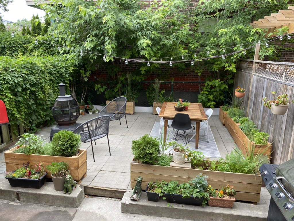 AssemblyGoods's tweet photo. Little before and after of our backyard. #backyardmagic #interiordesign #TorontoPatio https://t.co/E6MCjw6ote