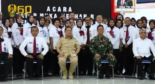 RadioElshinta's tweet photo. Didampingi KSAD Jenderal Andika, Menhan beri pembekalan pada pendidik SMA Taruna Nusantara

https://t.co/PJndEjRFJ8 https://t.co/NAwlN9eK3c