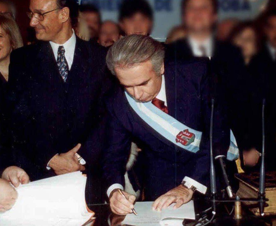 PasseriniOk's tweet photo. "La grandeza política se muestra cuando, en momentos difíciles, se obra por grandes principios y pensando en el bien común”(@Pontifex_es)
Hace 21 años, juraba por primera vez como Gobernador de Córdoba José Manuel De la Sota.
Gobernó cumpliendo, siempre pensando en el bien común. https://t.co/tefyNksTe1