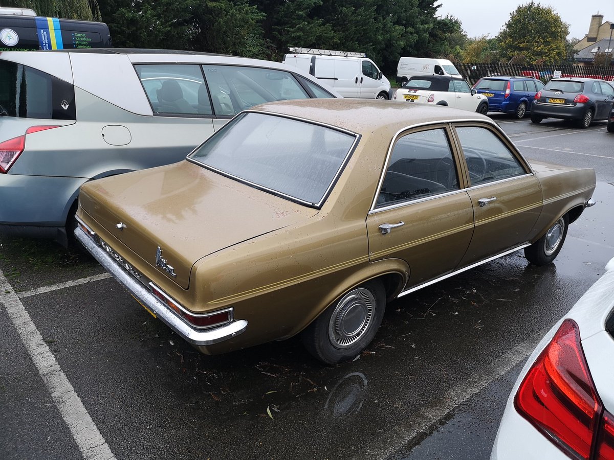 UkClassics's tweet photo. Spotted on my daily walk. Very clean and looked like a daily driver.  #classiccars #carsnapped #Vauxhall #viva https://t.co/jZypwtpjLF