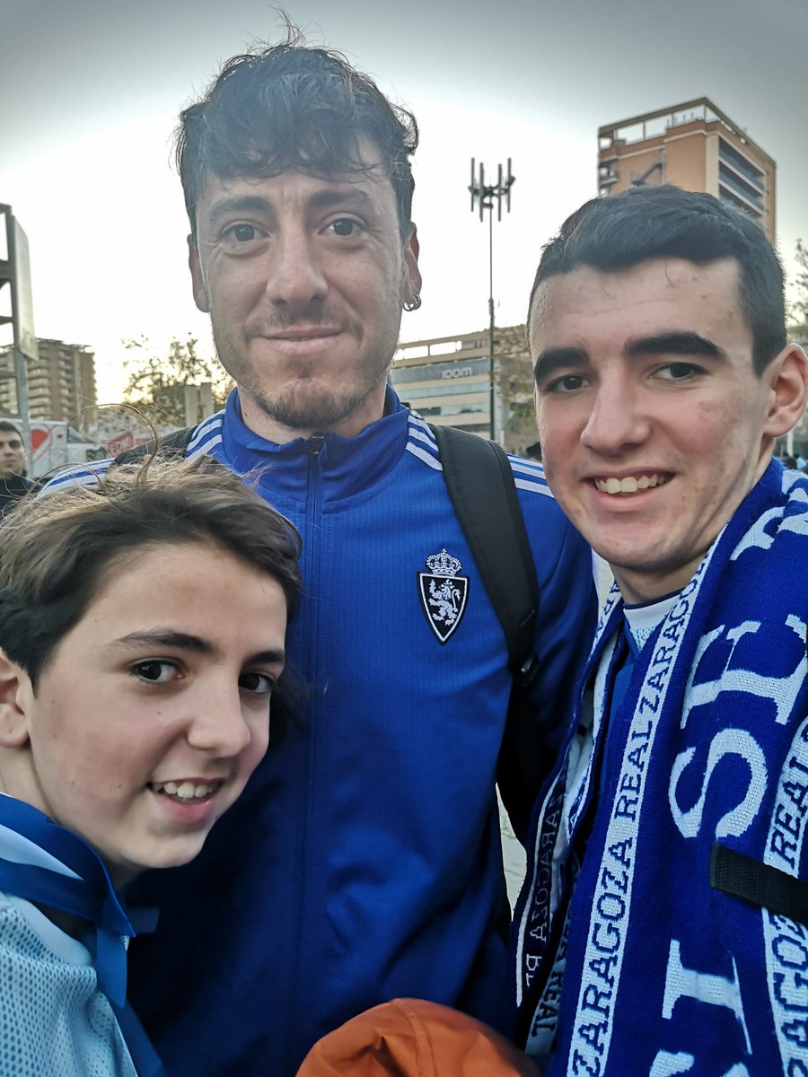 RobertoLes21's tweet photo. FELICIDADES Alejandro! 18 años ya!! 18 años de zaragocismo desde nacimiento!! Zaragocista allá donde va! @leswandowski_19 @BorjaIglesias9 @RealZaragoza @MiguelLinaresCF https://t.co/h8lb0nf042