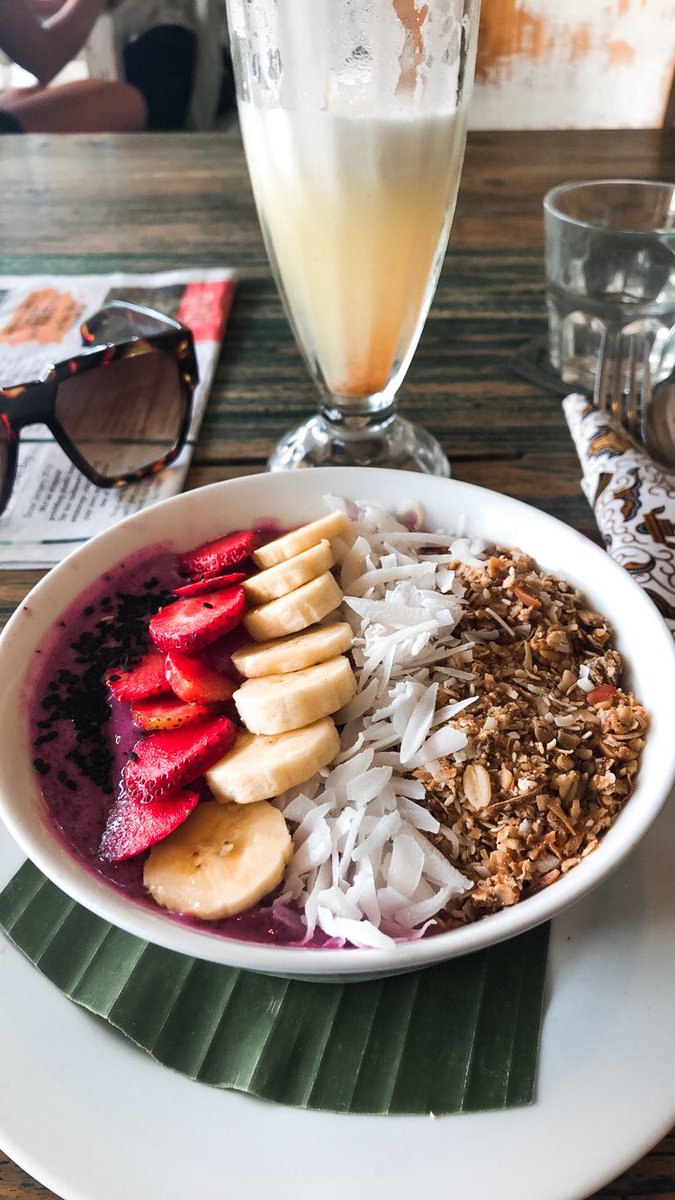 hannahapx's tweet photo. I’ve just started a food blog/page on insta @feastsandflavours - reviewing some of the places I’ve ate both locally, all over the country, and some international spots too. Show some love and give me a follow 🥺💜✖️ https://t.co/SE3dHjvDVz