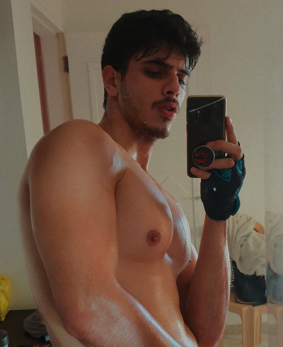 kenjihudson's tweet photo. sweat and stuff https://t.co/MHqNBG4aBM