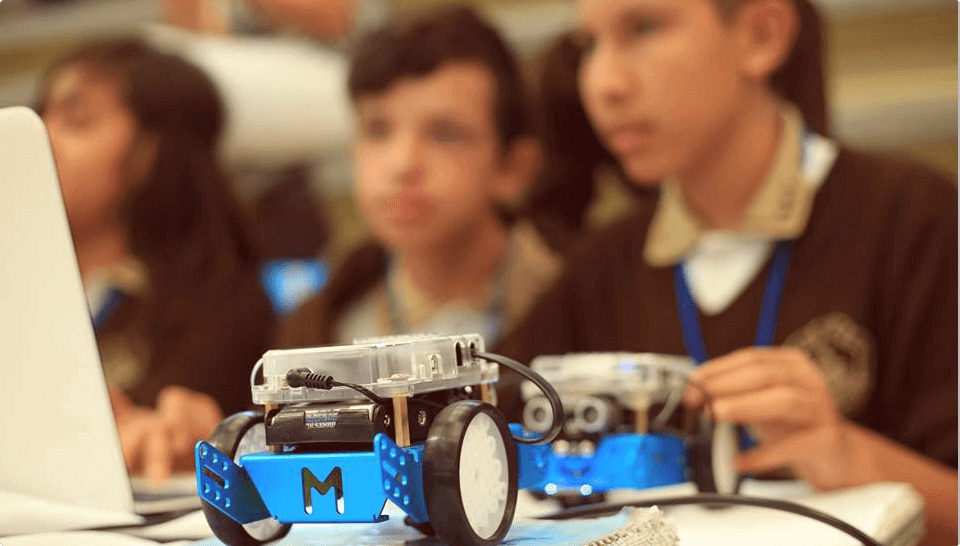 exploringrobots's tweet photo. Each day is a highly-engaging combination of technology exploration with real robots (that you may get to keep!), team-based games, and coding competitions!

#STEMed #STEMteachers #ExploringRobots https://t.co/6UR2DXWKER