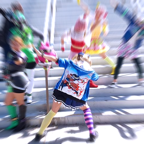 rock10zxa's tweet photo. in memory of #AX2020 and #KamenRider trendin last night, here is a hella epic toku moment (from #AX2017 that i will pretend) that happened this year! https://t.co/qhrjTsxu0Z
