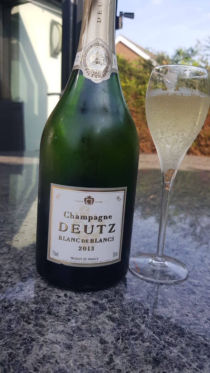 Febvrewines1's tweet photo. Blanc de Blanc from one if the oldest Grande Marques houses @champagnedeutz . . . Makers of distinctive Champagne of great finesse, elegance & complexity since 1838 .
#Champagne #Chardonnay #CoteDesBlancs #Understated #Elegance #Vintage #Love #Celebration https://t.co/ugwNSMYAfa