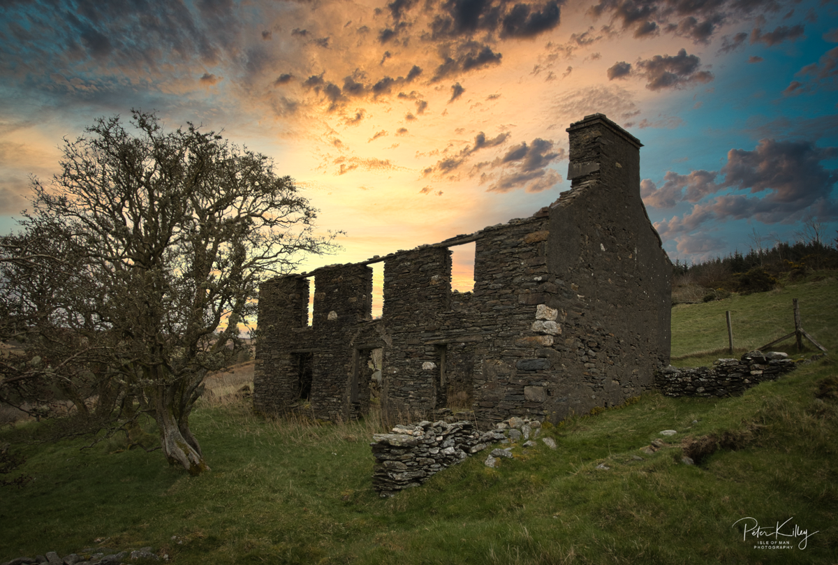 manxscenes's tweet photo. First light at the Manx Tholtan of Tholt y Will Farm in Sulby (Yn Alt) ๐ฎ๐ฒ #Isleofman #iom #manx #tholtan #onceloved #abandoned #manxscenes @visitisleofman https://t.co/mXVOPbwo6Y