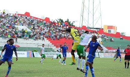 ElEspartanoEc's tweet photo. 🔙 Un día como hoy (Año 2015)

Espoli vencía de visitante 2-1 a Liga de Portoviejo en el Estadio Reales Tamarindo de Portoviejo.

⚽️ Hugo Vélez adelantó al cuadro local, Jeison Chalá y Carlos Orejuela anotaron para el cuadro del “Gallito” y darle el triunfo.

#PrimeraB_Ec https://t.co/HBTn8P8zez