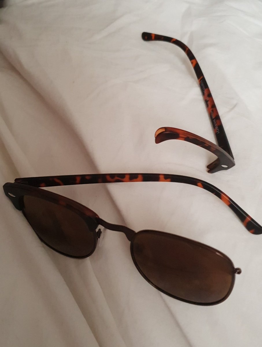 LHas1996's tweet photo. @sizeofficial bought these 'size? Dean Clubmaster Tortoise Sunglasses' back on 06/06/2020...2 of the screws have already popped out just over a month of purchasing and I've barely used them. This is very disappointing and unsatisfactory as I do love the design. https://t.co/RyHZjZmX2D