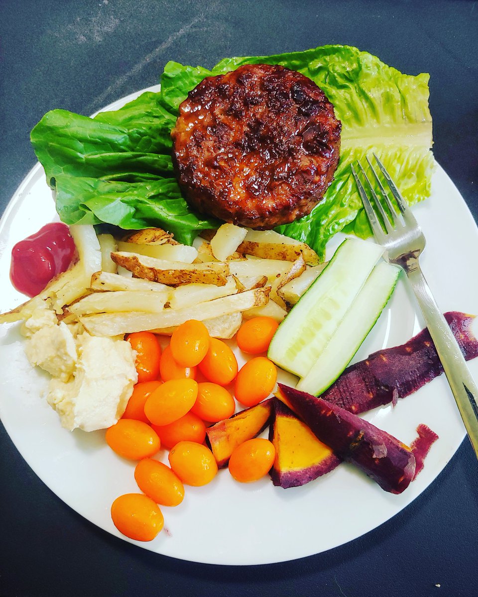 MalissaBryan's tweet photo. Homemade fries with burgers on the grill... Yep taste like summer🌞 https://t.co/hzhHkzmx79