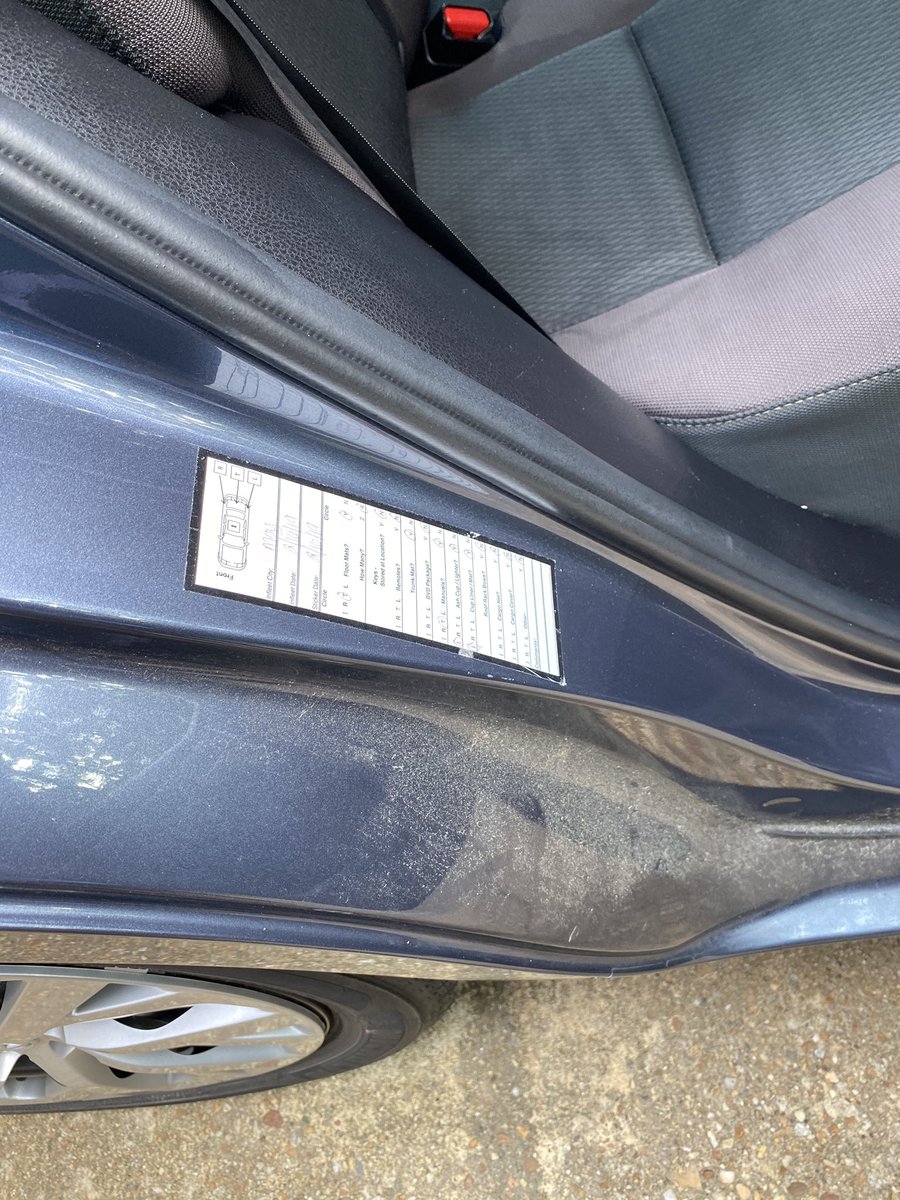 j_syang's tweet photo. #dirty #filthy #rentalcar #CustomerServiceDidntDoAnythig @Budget @Avis https://t.co/pKByzCXzOD