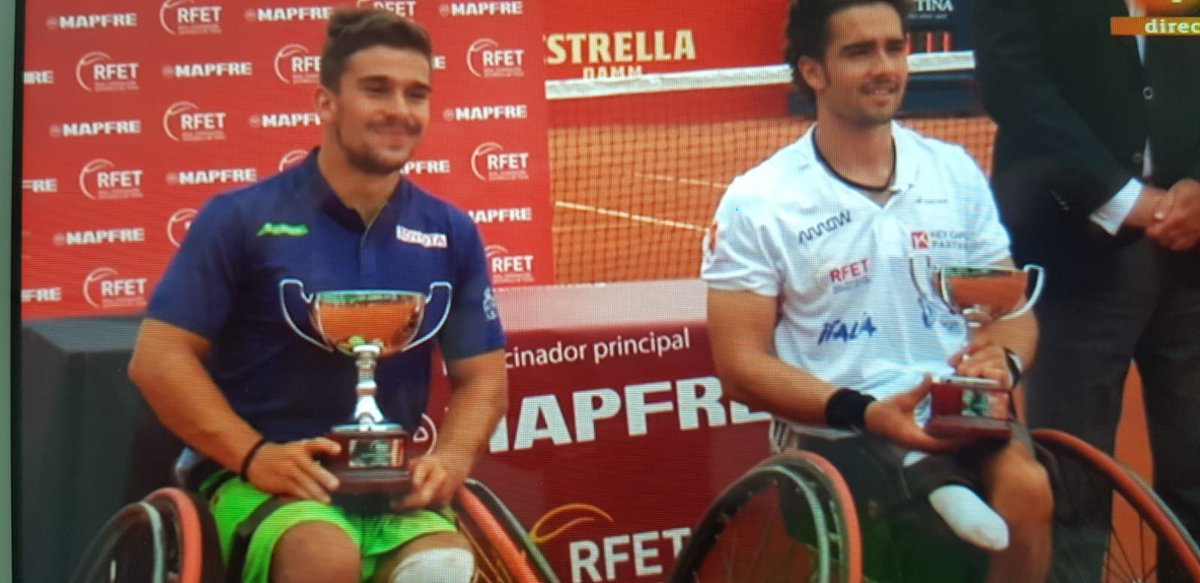 Paralimpicos's tweet photo. ¡¡¡HISTÓRICO!!!
Primera retransmisión de un partido de tenis en silla en la historia de TVE.
Final entre Martín de la Puente y Daniel Caverzaschi, con victoria para el tenista gallego.
El deporte paralímpico sigue dando pasos por la normalización 👏👏👏 https://t.co/n2jwxgXVFb