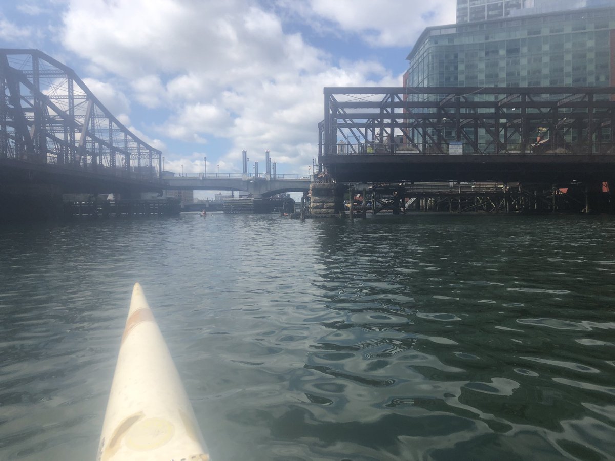 ONEDragonBoat's tweet image. Low tide and high wind but still good to be back @FortPointBoston. #PhysicalDistancing #bostonpaddle #bostondragonboat #bostonharbor #ohana #fitfam