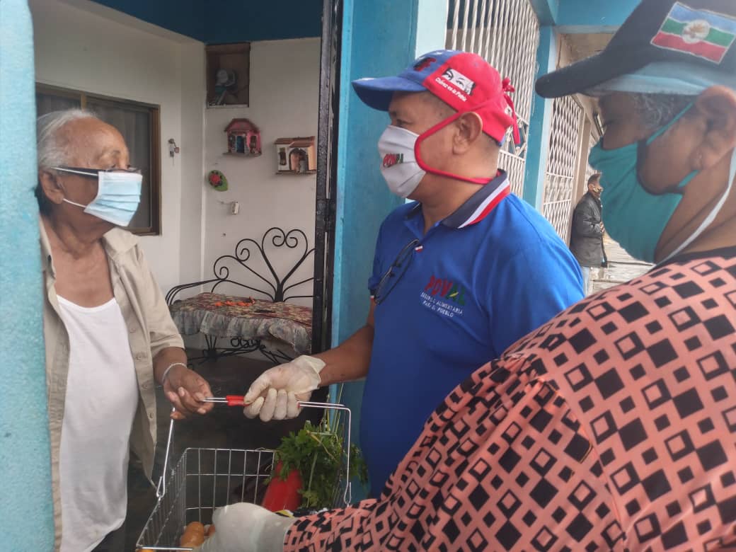 Trabajamos #UnidosPorLaSalud con los Comités Locales de Abastecimiento y Producción y la @Milicia_Fanb13 para atender 🏠 casa🏘️ por casa 🏡 a más de 6️⃣0️⃣0️⃣ familias 👨‍👩‍👧‍👧 en la parroquia José Vidal Marcano, estado Delta Amacuro con 🐟 combos 🥚🥩 proteicos 🍗 y hortalizas 🥦🥕