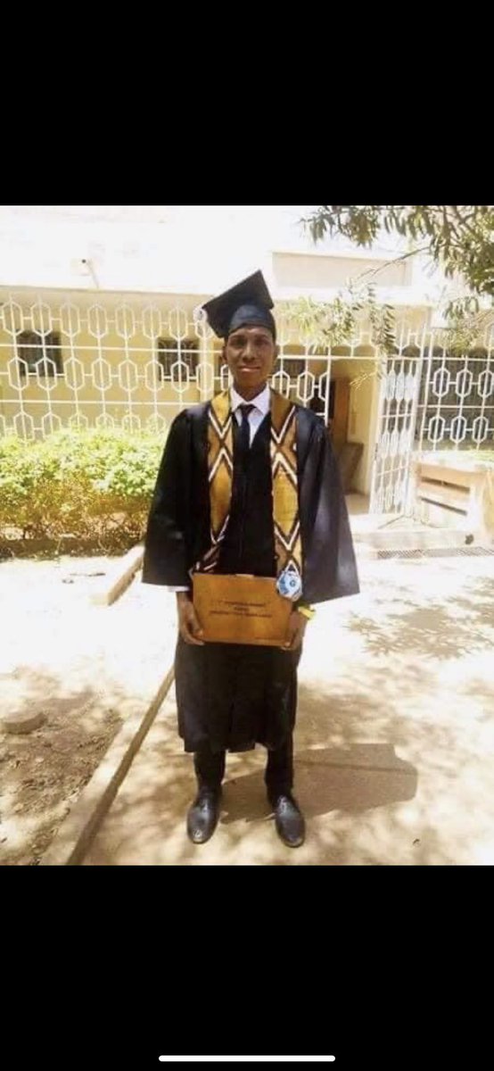 dicko_amy's tweet image. "Mon petit frère, le seul médecin de ma famille a reçu une balle perdue lors de la manifestation à Sogoniko à l'entrée du CSREF commune VI. Il a malheureusement succombé à ses blessures. 
Reposes en paix."