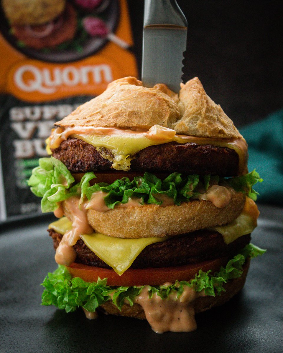 eatingveganwme's tweet photo. So many vegan burger options nowadays, I LOVE IT 😍 https://t.co/XuMZmD07lJ