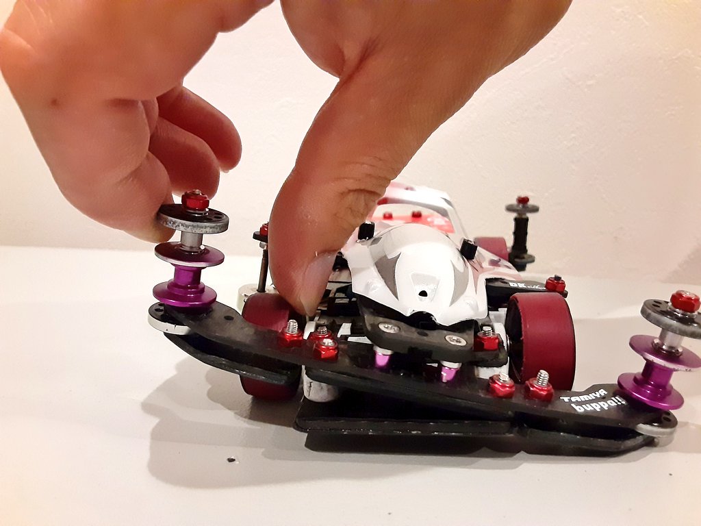 フロントアンカーアップデート♪ アンダーローラーつけました♪ 1軸