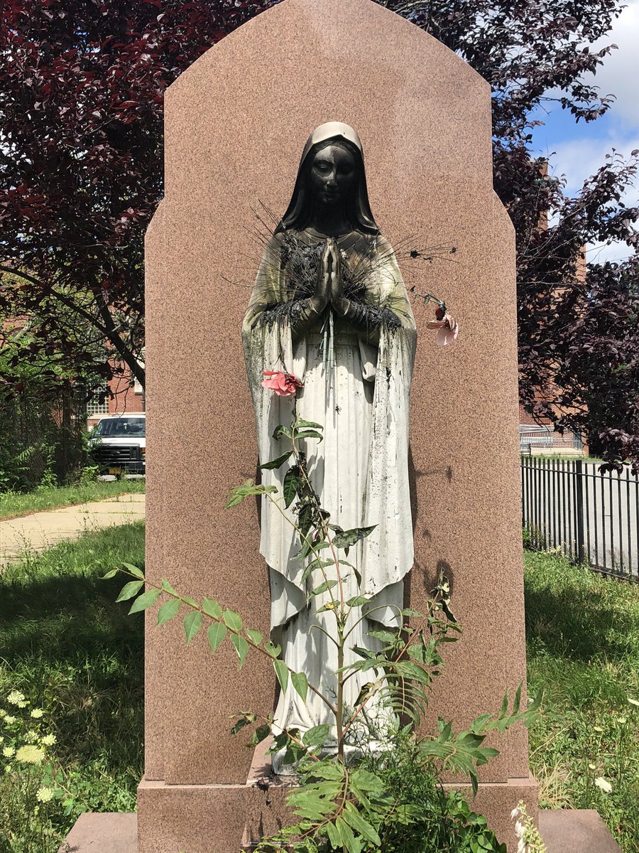 Boston, Virgin Mary statue, źr. Twitter